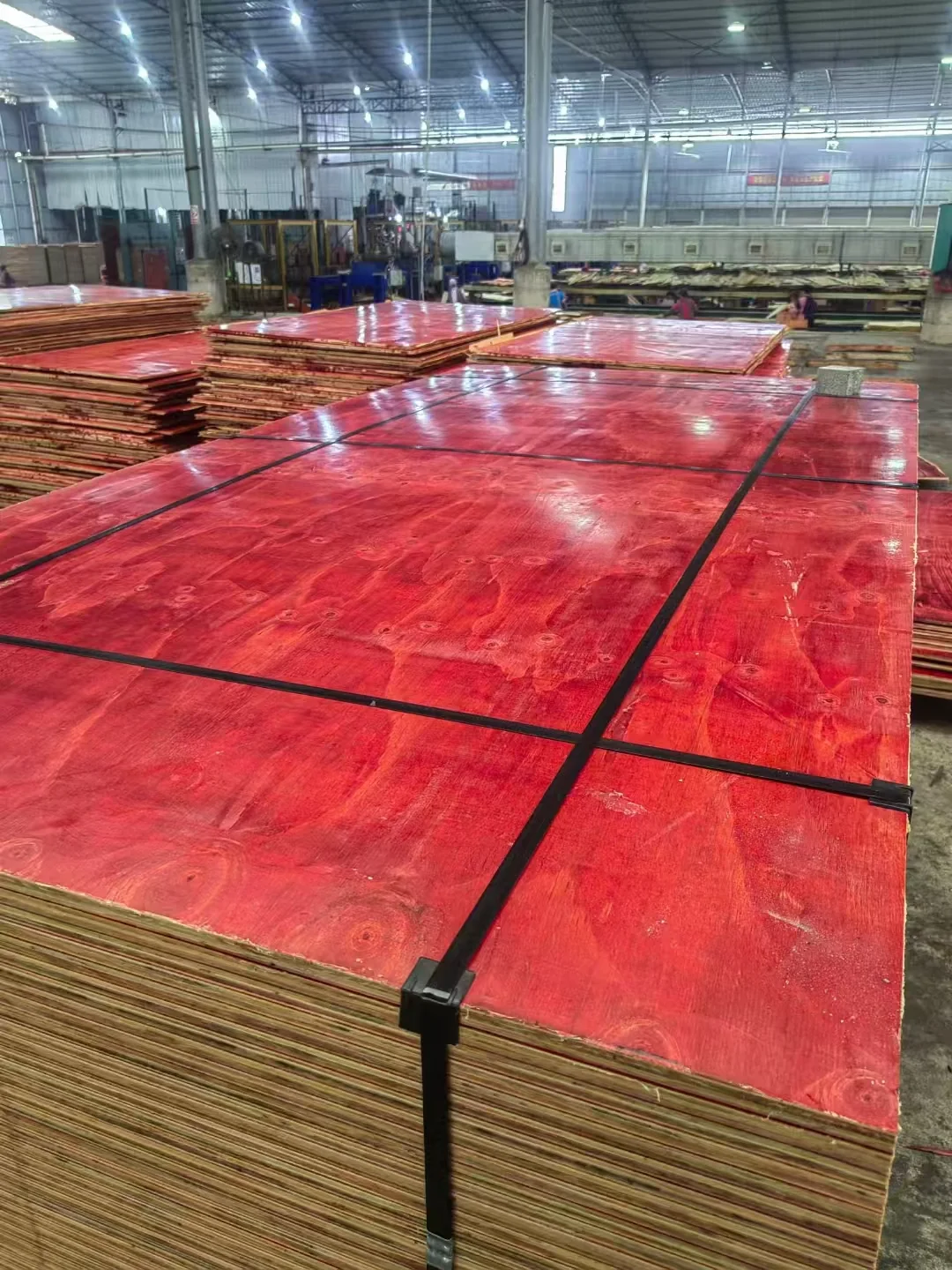 Red formwork plywood